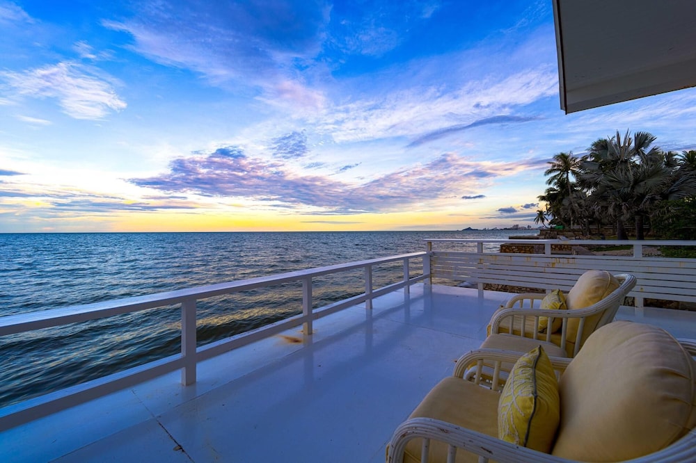 Oceanfront 6 Bedroom Twin Villas OV6