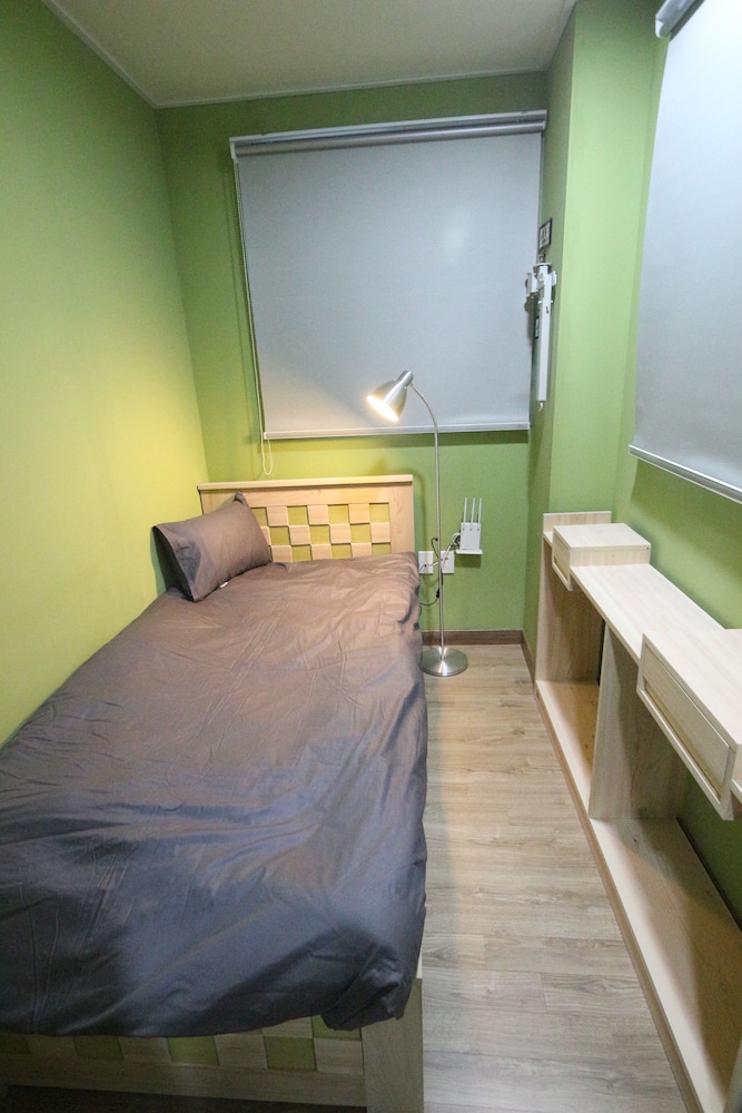 Midtown Hostel
