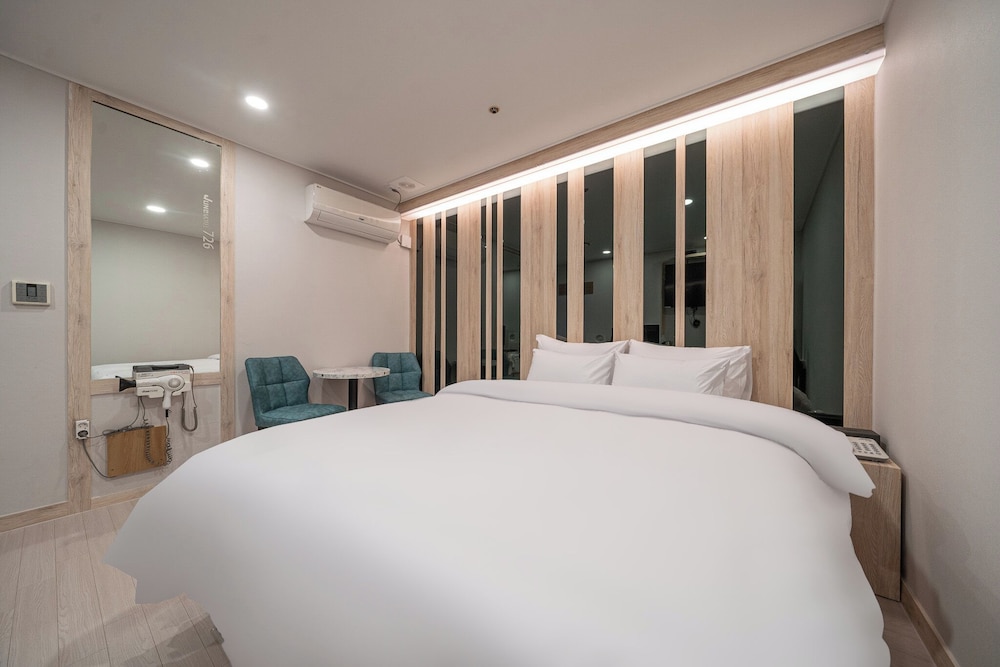 Hwajeong Hotel jun