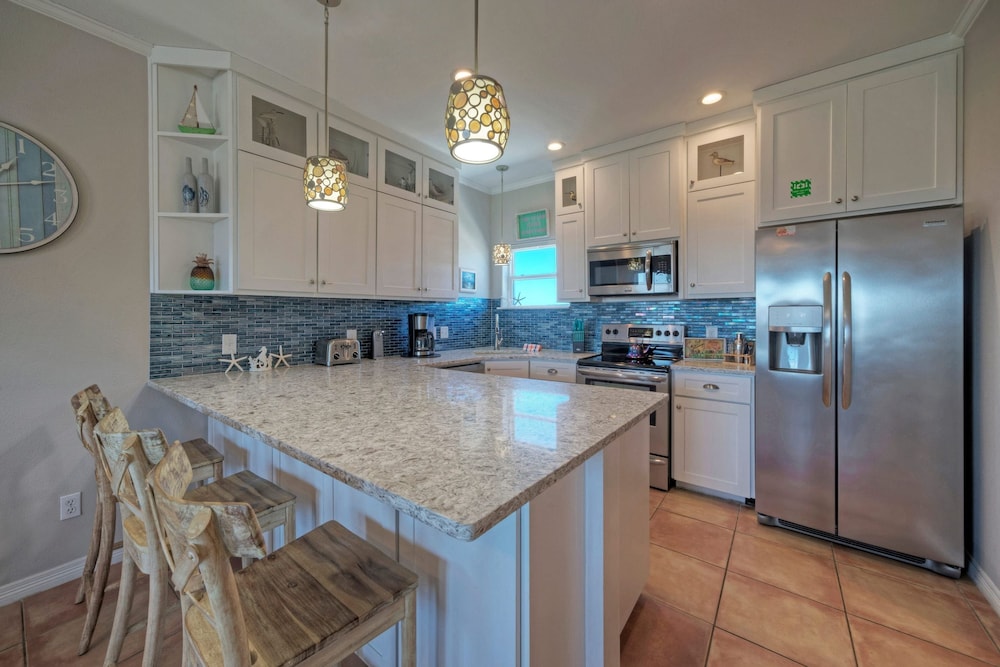 Coastal Soiree Ocean Views Game Room Steps From Port Aransas Beaches