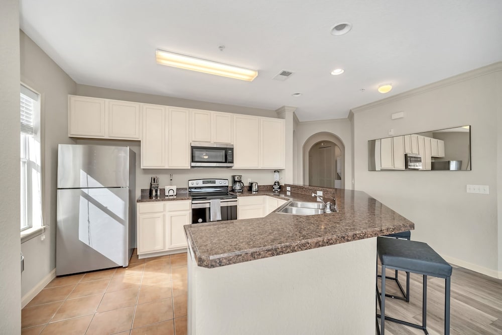 Modern Pet-friendly 2BR Condo6 Mins From Disney