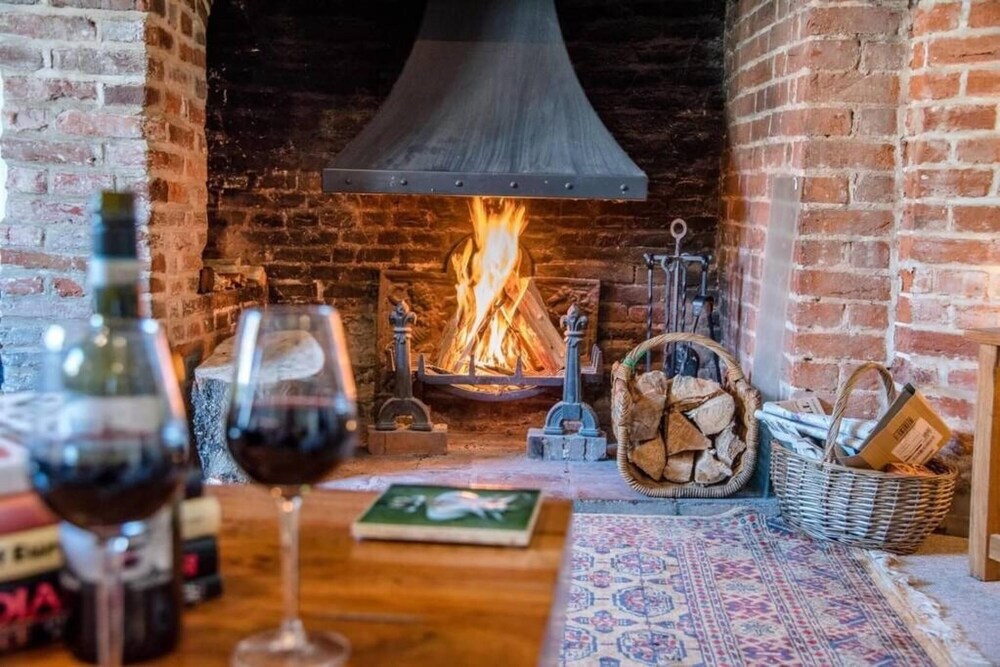 Sudbury Vacations - Rose Cottage Lavenham - Property Image 4