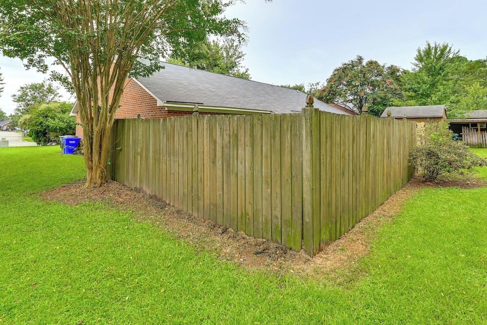 1 Mi to ECU Hospital: Greenville Home w/ Yard!