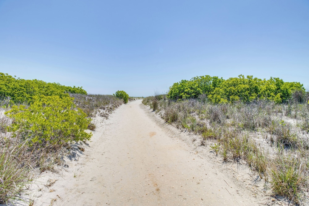 Walk to Brigantine Beach: Condo w/ Furnished Patio