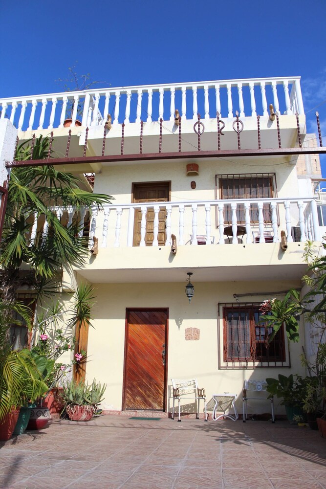 Room in B&B - Cancun Guest House 2
