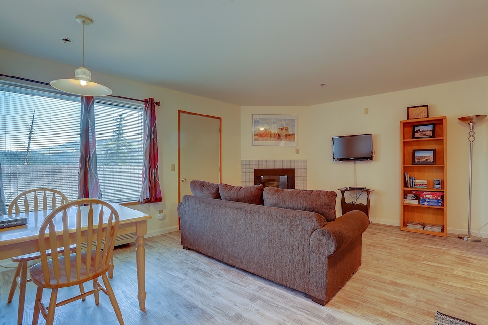 Toro Bravo Condo 5 Minutes Drive to World Class Kitting and Windsurfing Beaches by RedAwning view 3