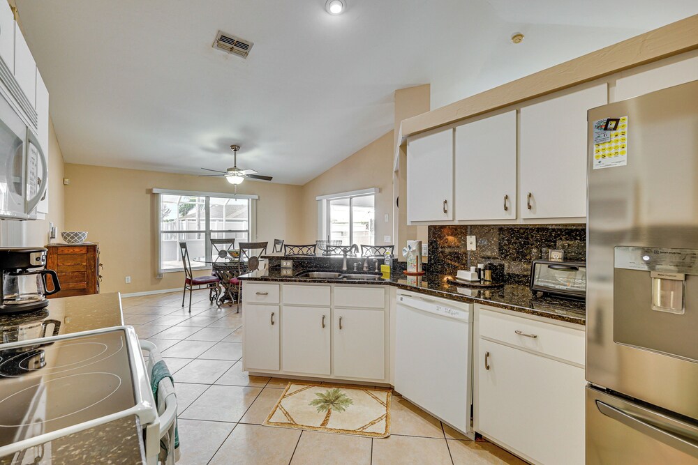 Private Pool & Spa: Airy Gem w/ Yard in Cape Coral