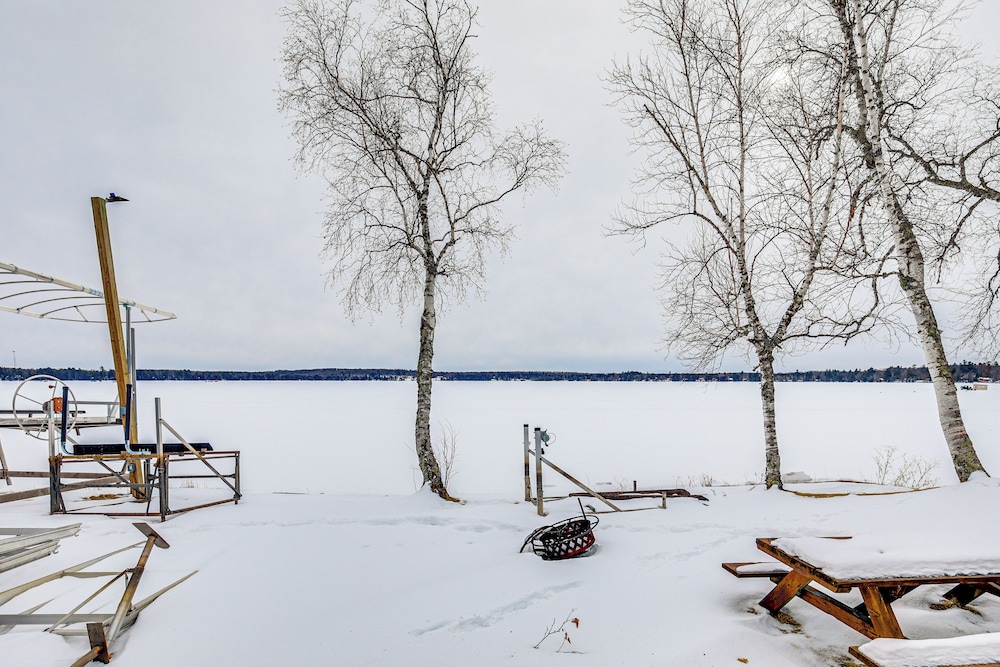 South Twin Lake Cabin w/ Seasonal Dock & Slip!