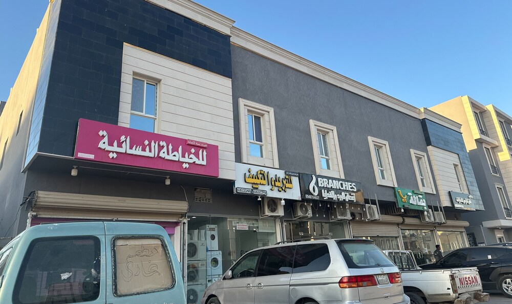 bnbmehomes -2BR with Cinema Room- R42B4