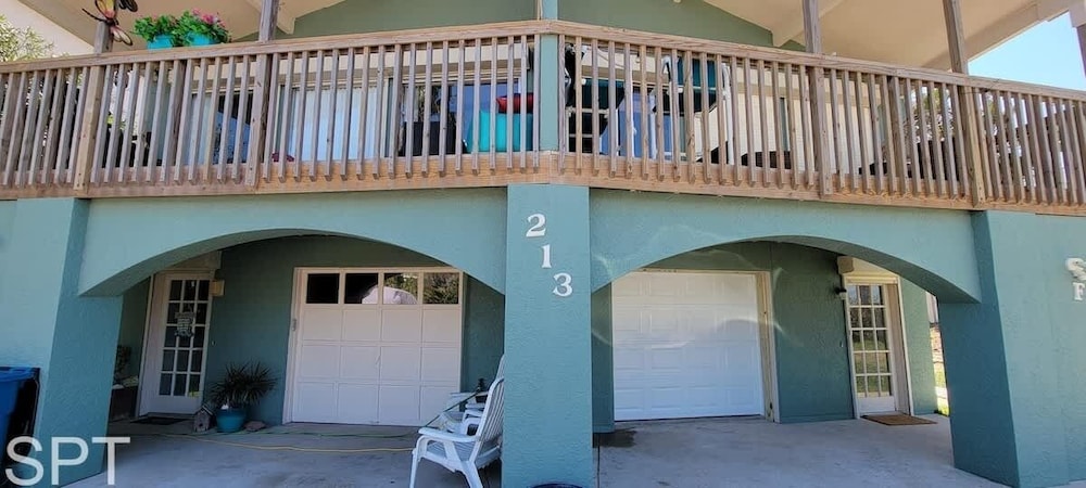 Large 3 Bedr Bay Views Pool Great Deck 3 Bedroom Condo