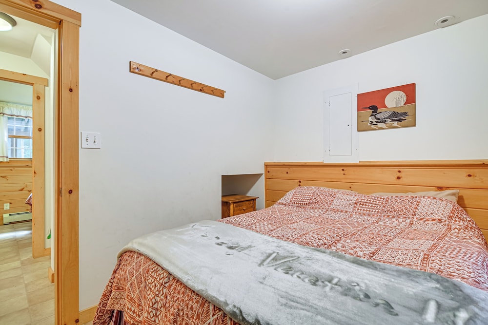 Walk to Water: Outdoor Gem w/ Bunkhouse in Madison