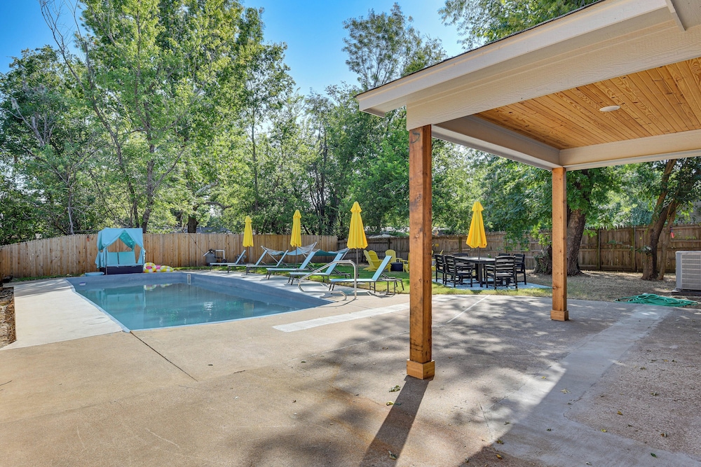 12 Mi to BOK Center: Pet-friendly Home w/ Yard!