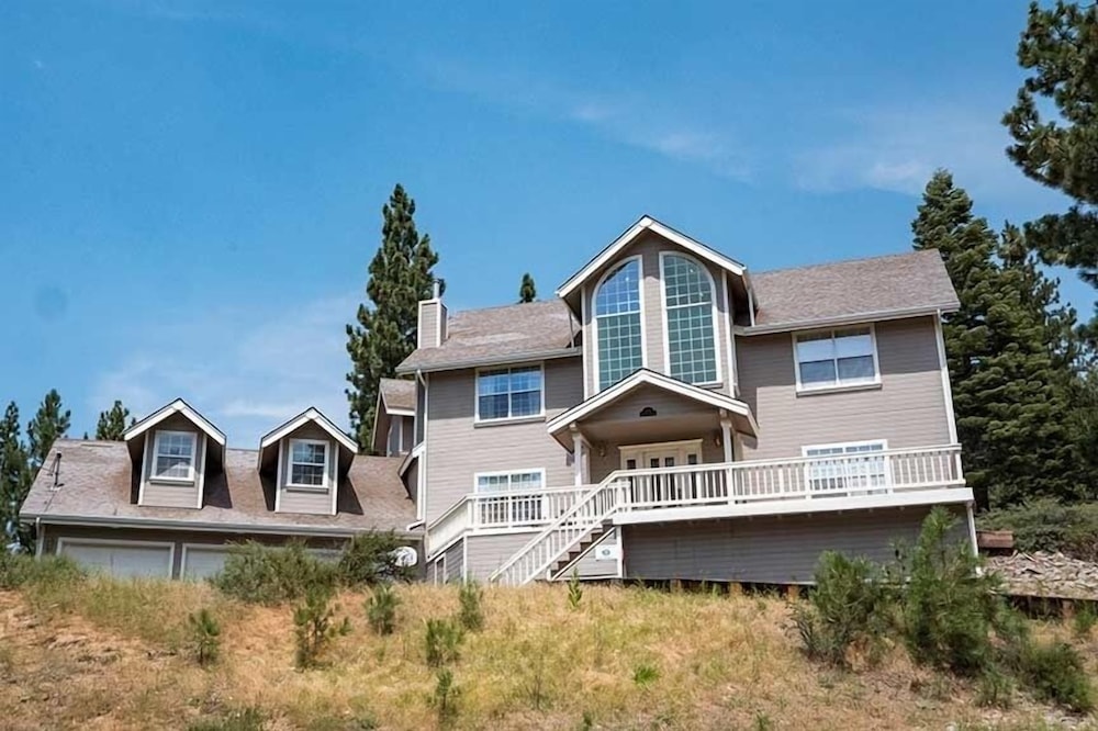 2184 Marshall Trail 5 Bedroom Home by RedAwning