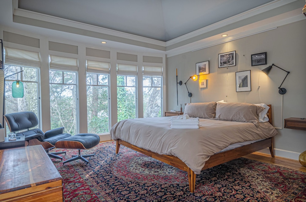 Spacious 3BR Midtown Home - Grad Family
