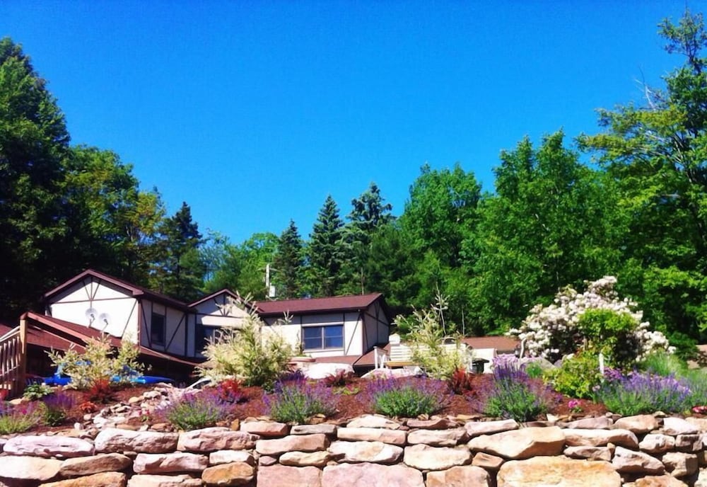 Lake Harmony Inn