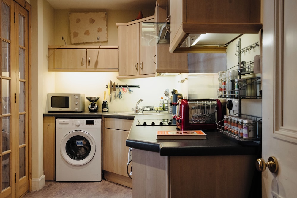 Traditional Central 2-Bed Apartment