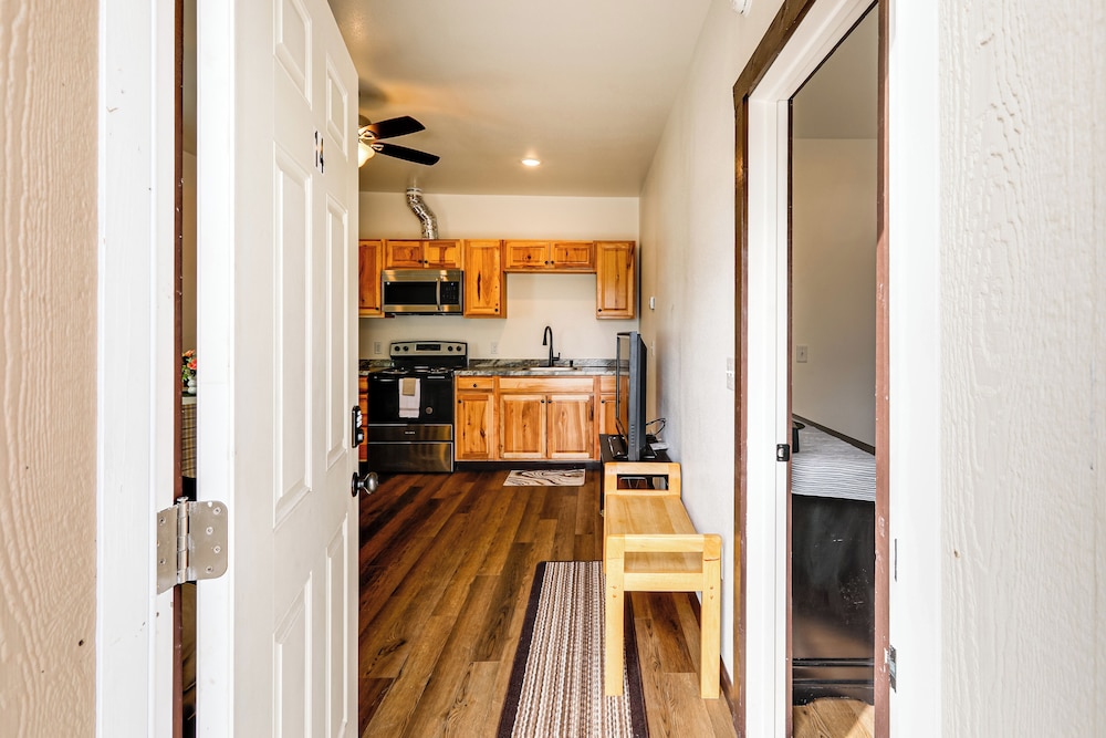 < 2 Mi to Dtwn: Pet-friendly Getaway in Fairbanks