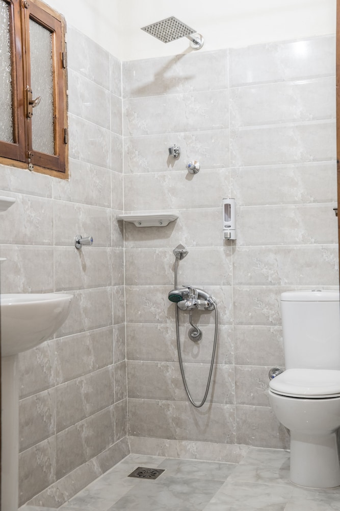 Zad Elmosafer Guest House