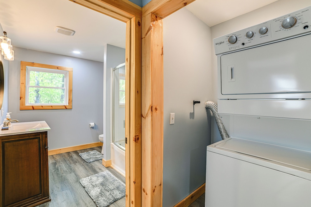 Game Room & Screened Porch: Kentucky Lake Retreat!