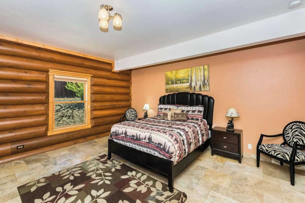 Sleeps 27 2 Homes Near the Lake, Hot Tub + Views Castle Glen Estates