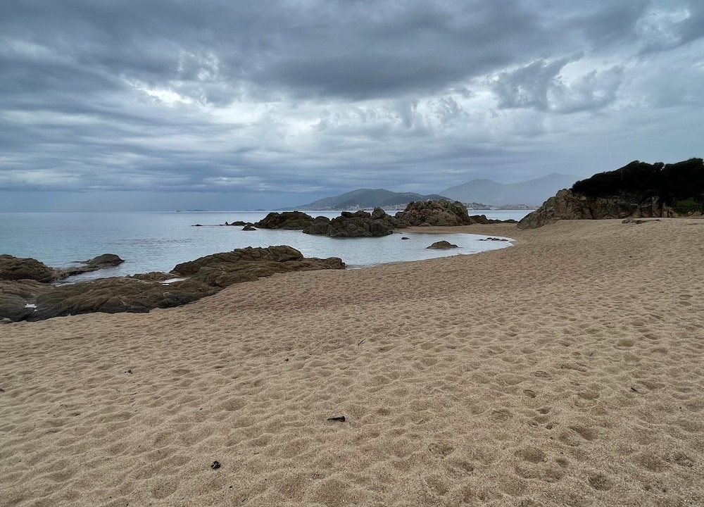 Chalet in Propriano Near Sandy Beaches