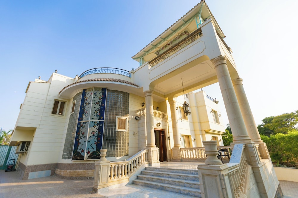 Luxury Villa in Green Heights compound