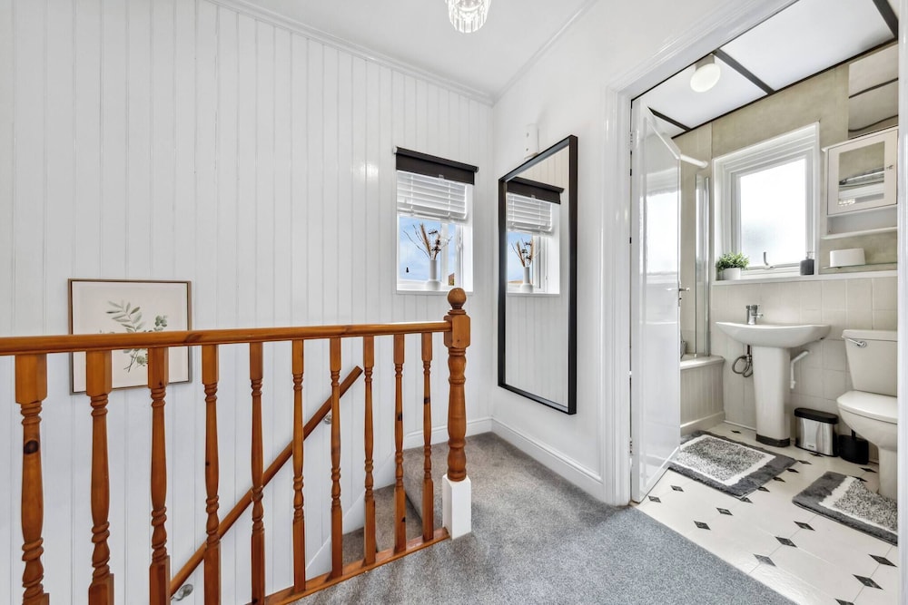 Spacious 3 bd Garden M25, Free Parking,bluewater