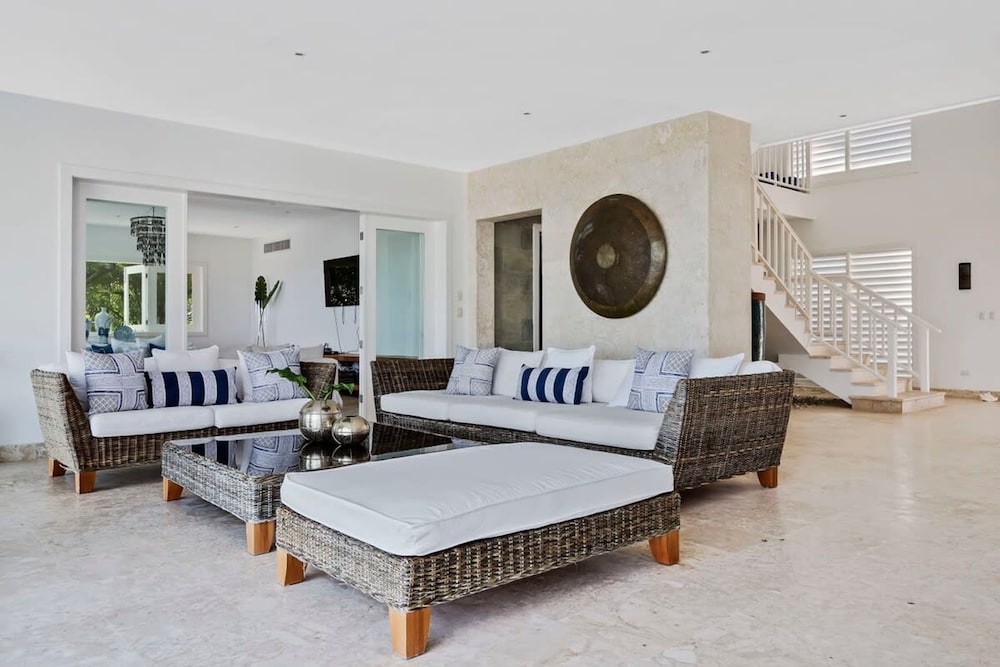 Oceanfront Golf Course Estate w Pool Guest House
