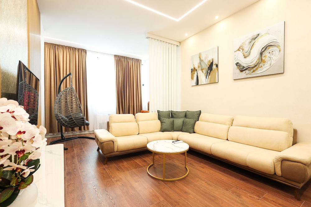 Grandstay Apartments 85