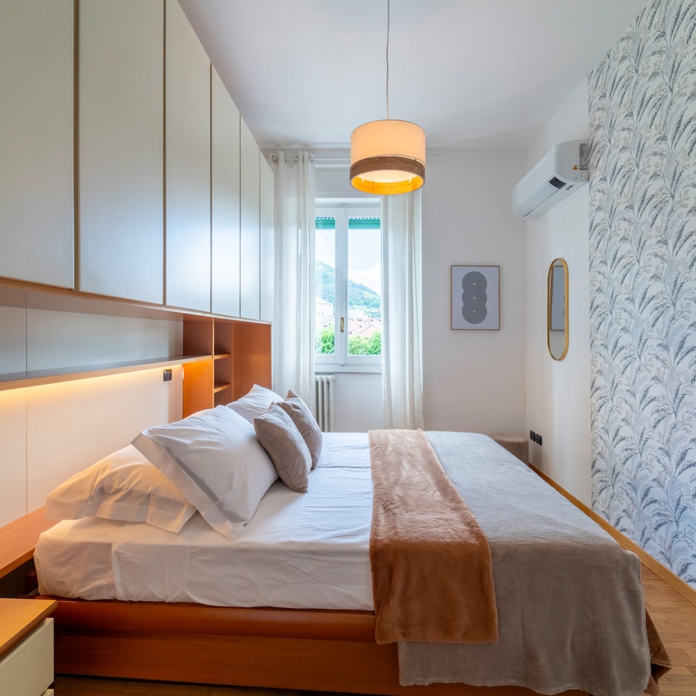 Autumn Apartment in Como