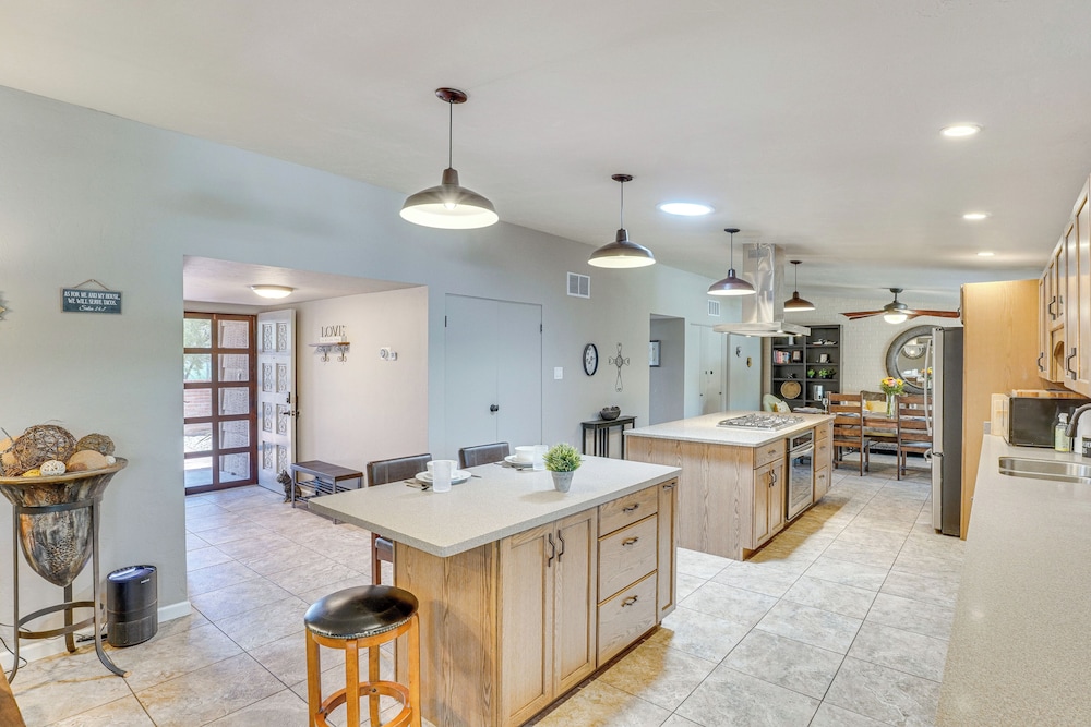 Dog-Friendly Getaway w/ Patio in Tucson!
