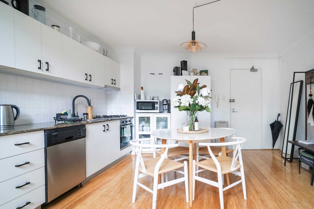 Loft Style Apartment in the Heart of Surry Hills