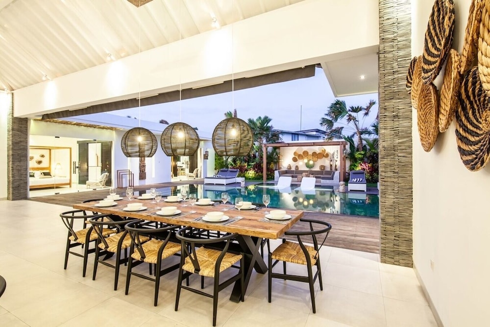 Contemporary 4BR Villa, 400m to Canggu Shore