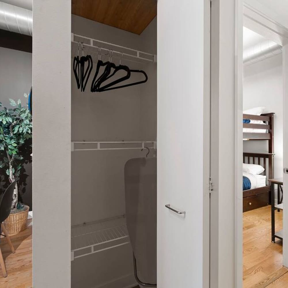Sleek 2 Bed 2 Bath Condo in Trendy Fulton Market