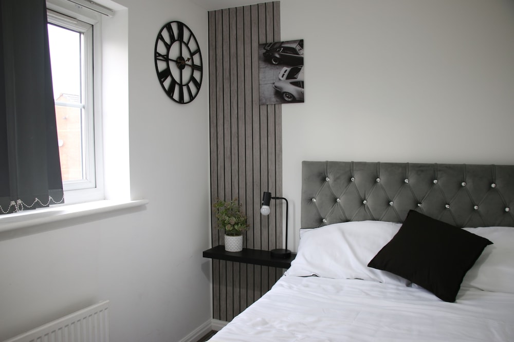 3 Bedroom House Close to City Centre/ Free Parking