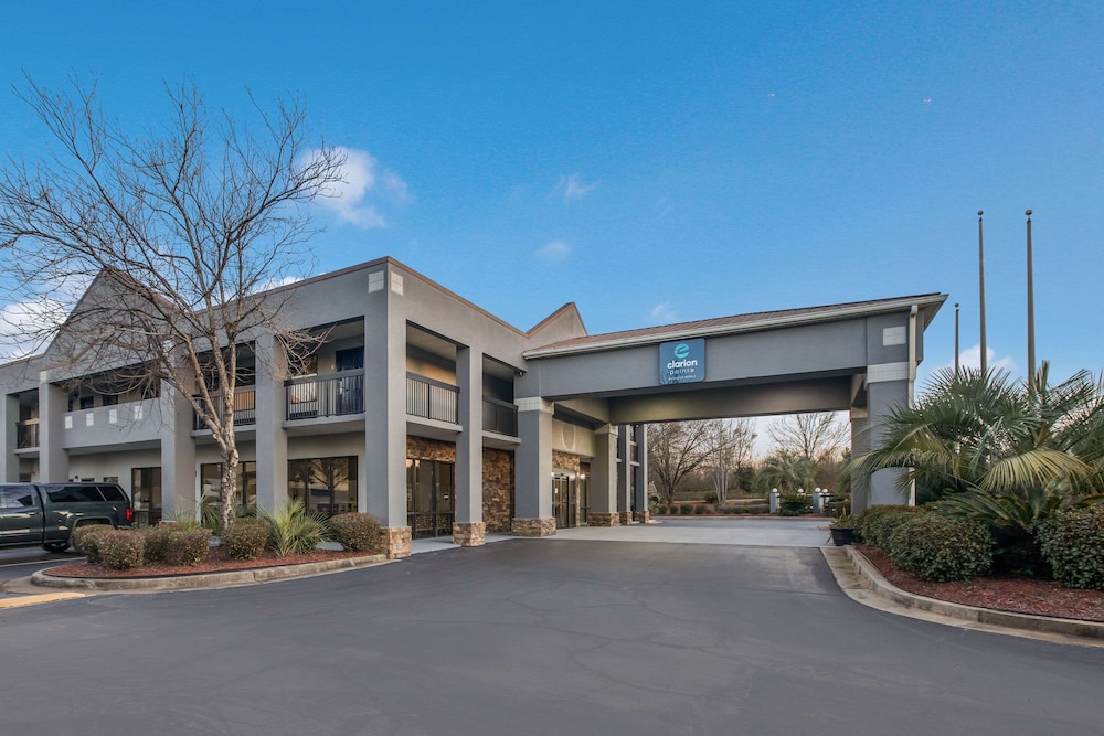 Clarion Pointe Forsyth I-75