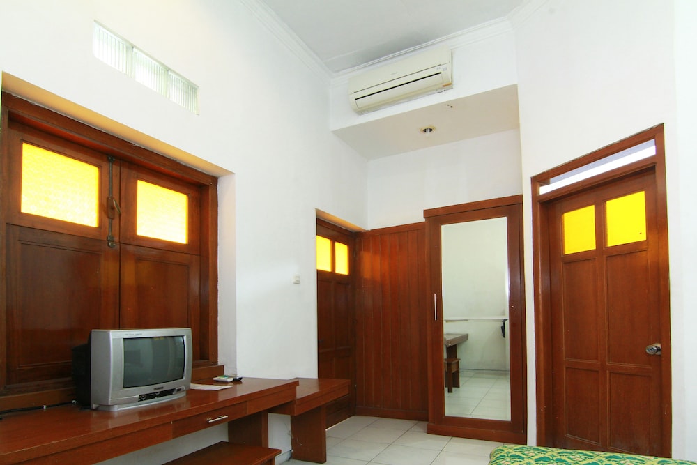 Hotel Limaran 1 view 3