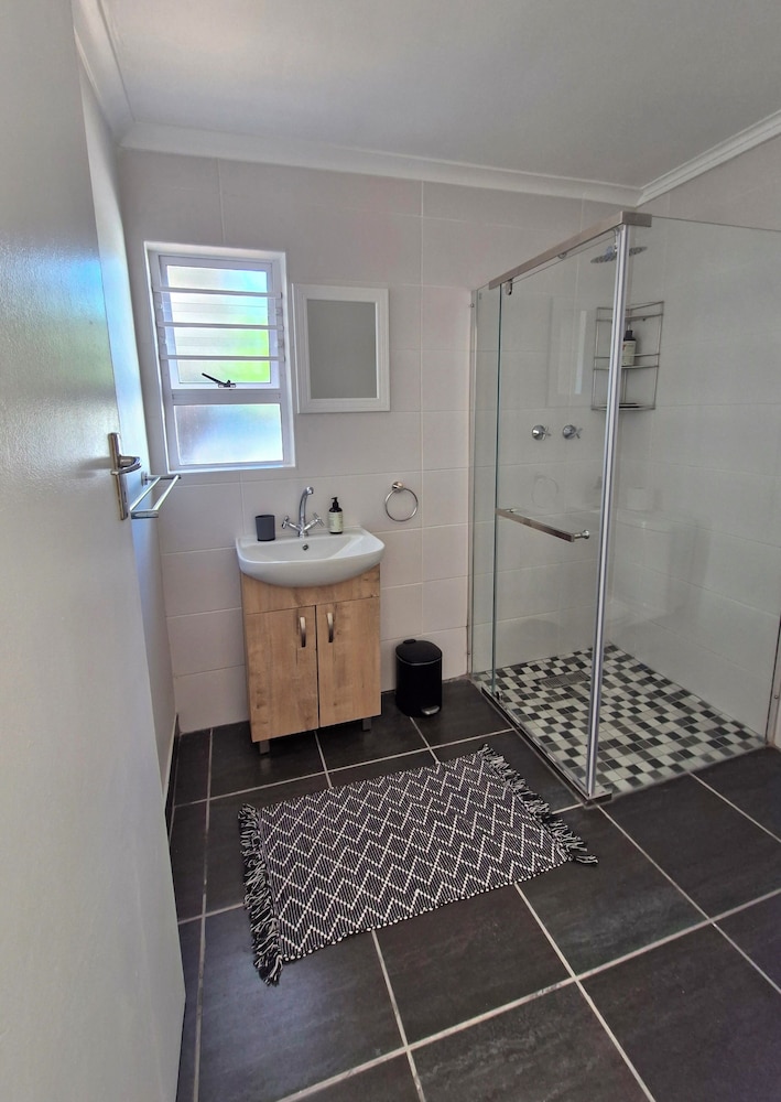 Ivy Place Studio Apartment