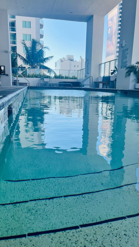 30th-floor Studio Gym Pool Sky Lounge