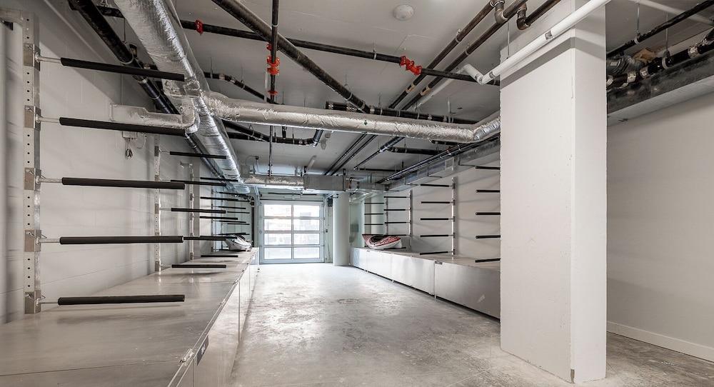 AQUA Corner Unit w Amazing View 614