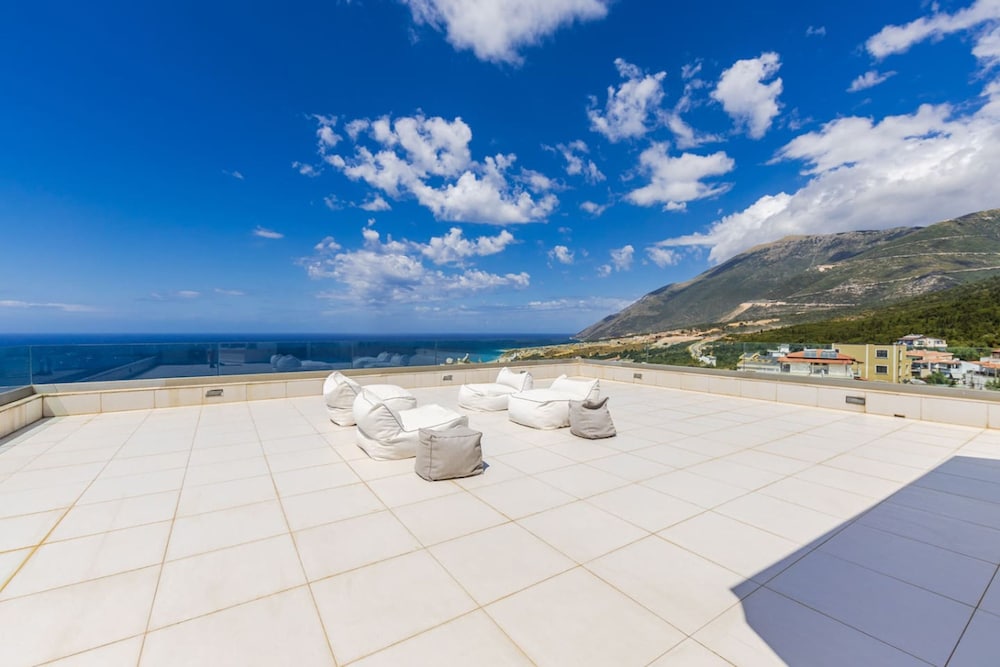 Villa Belle Azure in Gjilek