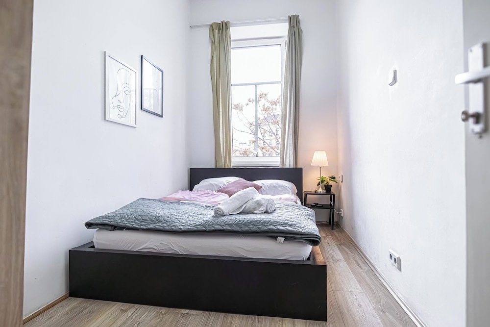 Cozy Room Shared Apt Millennium Tower