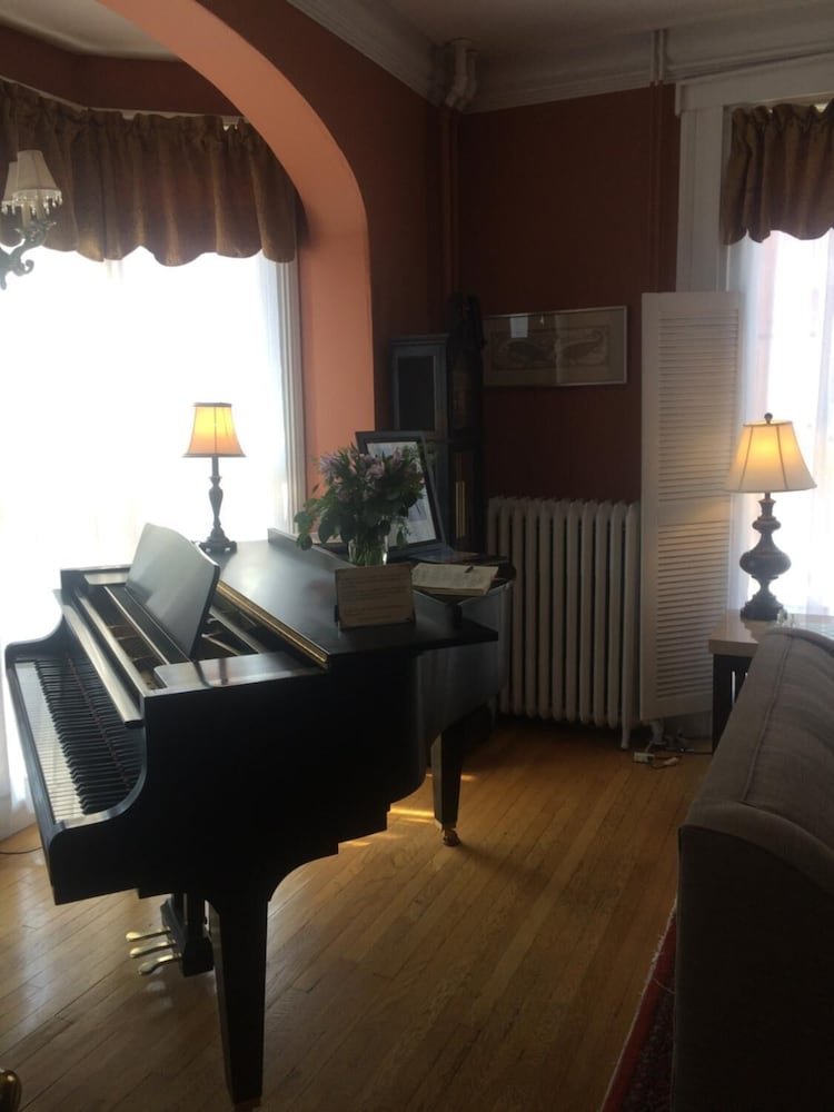 Portland Vacations - Inn at Park Spring - Property Image 1