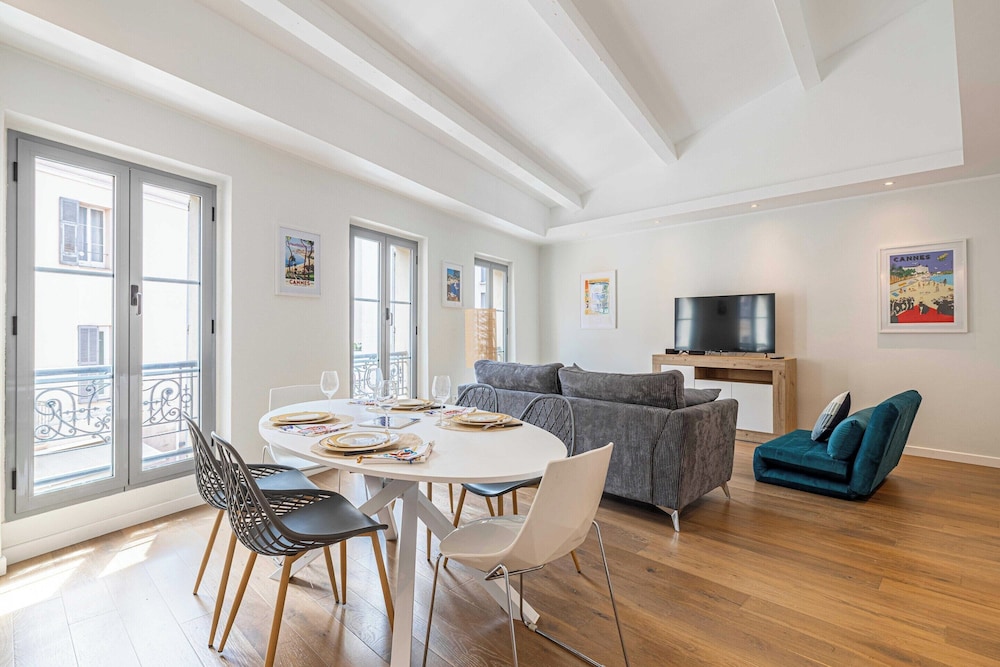 Charming Apartment With AC- 2bd/4p - Near the Sea