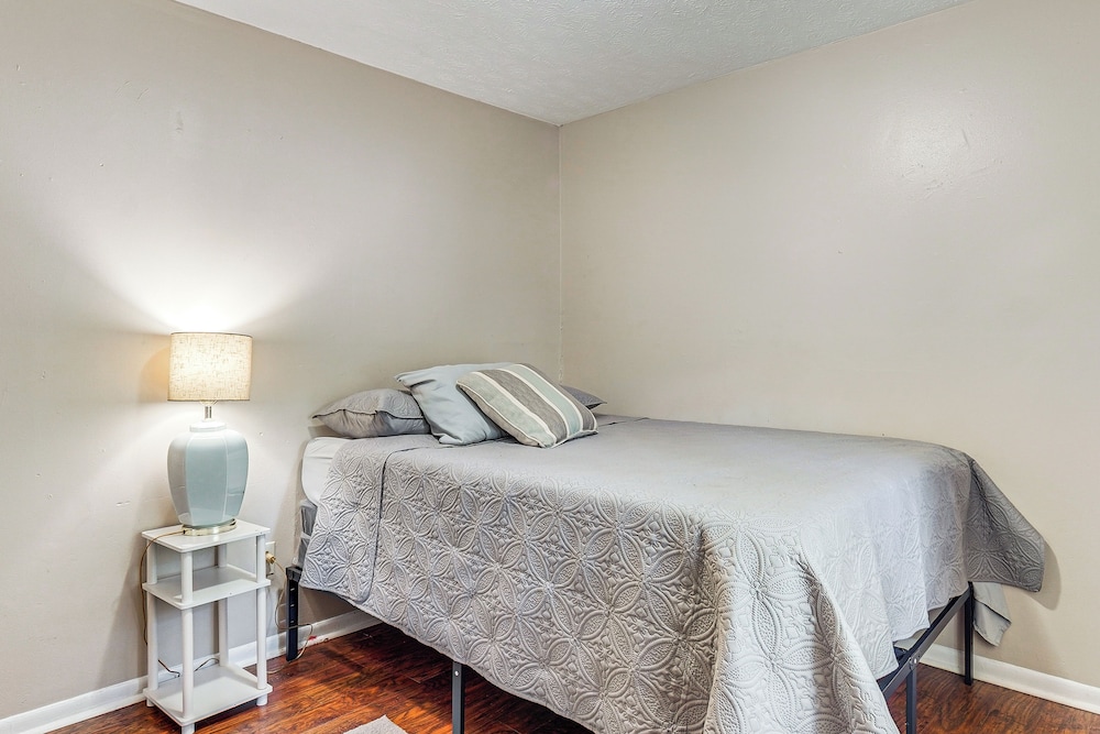 5 Mi to Fort Bragg: Family Gem Near Parks & Trails