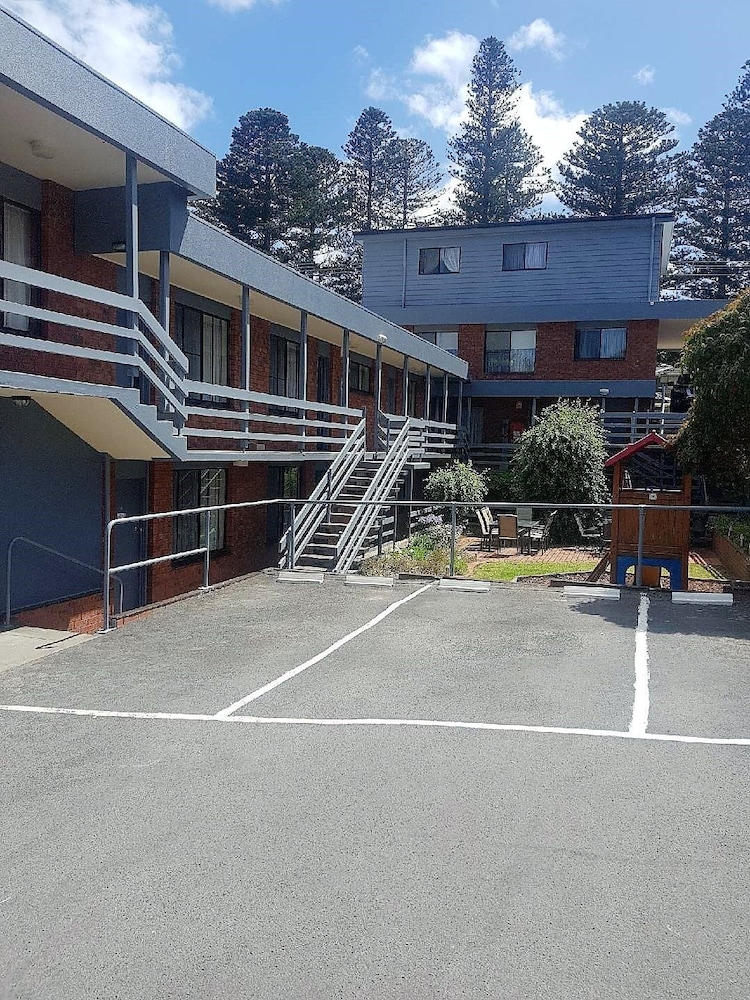 Mahogany Motel