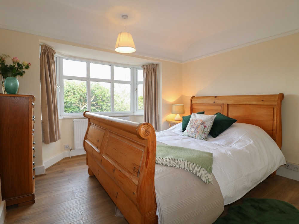 2 Gladstone Avenue