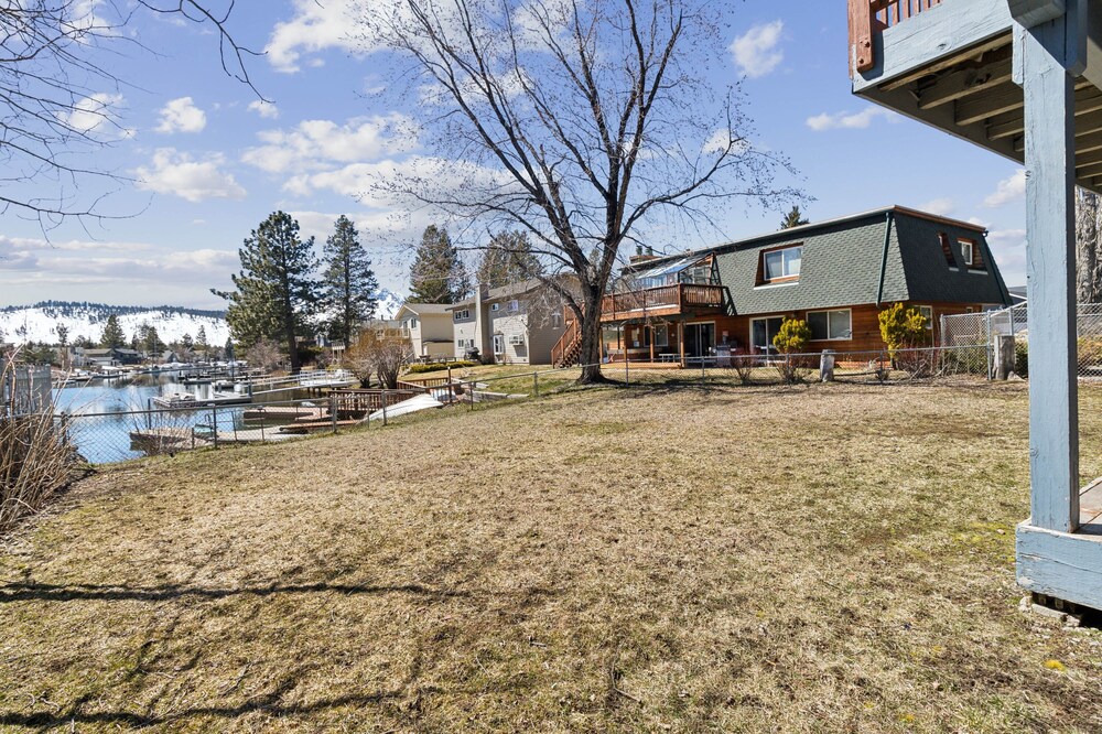 Tranquil Tahoe Retreat With Hot Tub 3 Bedroom Home by RedAwning