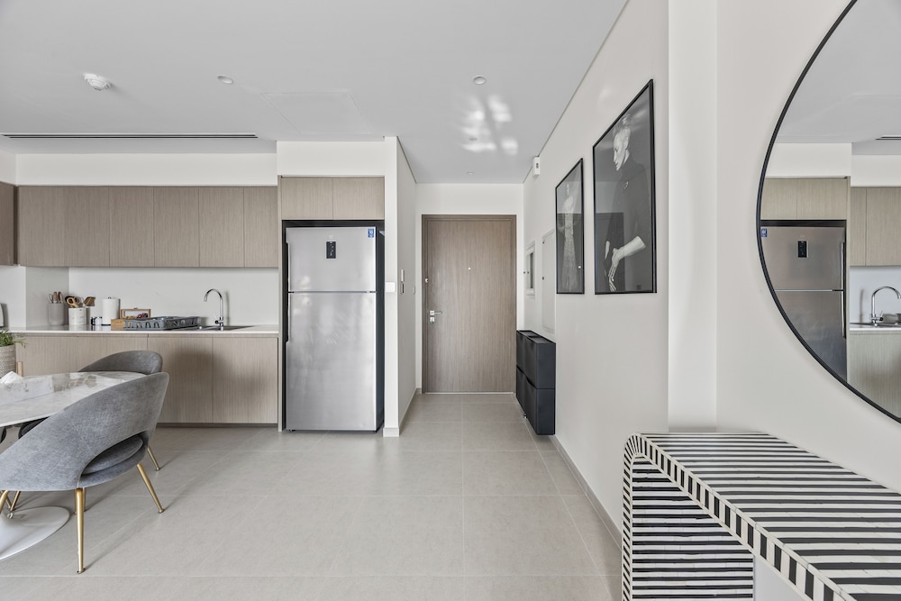 Luxury City Stay Near Mall and Pool