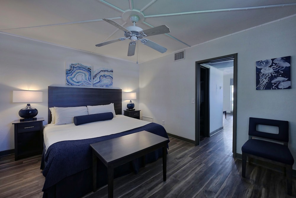 Dover House Resort